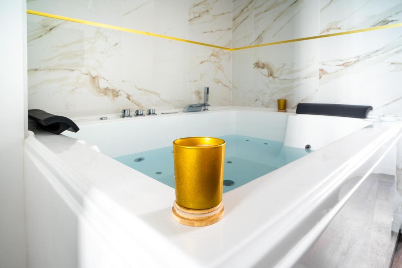 Suite L'Eclipse Paris, Logement Avec Jacuzzi, A 10 Minutes Des Champs Elysees Левалоа-Пере Екстериор снимка